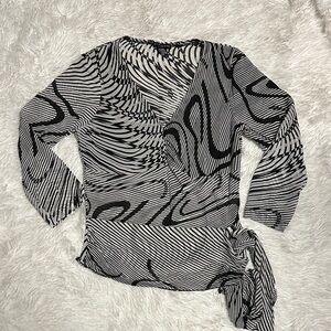 Y2K Fang sheer Black and White Patterned 3/4 top